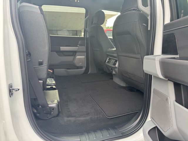 2026 Ford Super Duty F-350 DRW XLT 4WD Crew Cab 8' Box - 22968824 - 32