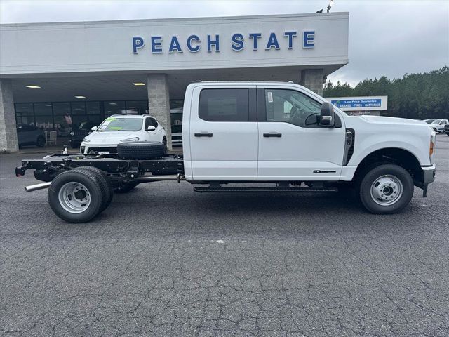 2026 Ford Super Duty F-350 DRW Cab-Chassis  - 22956775 - 0