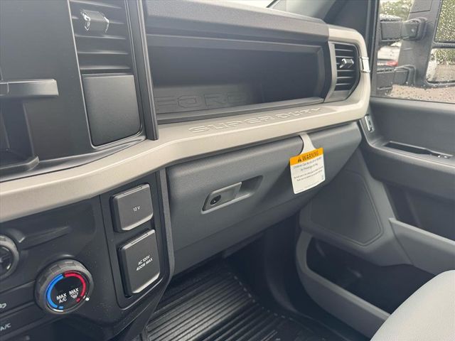 2026 Ford Super Duty F-350 DRW Cab-Chassis  - 22956775 - 23