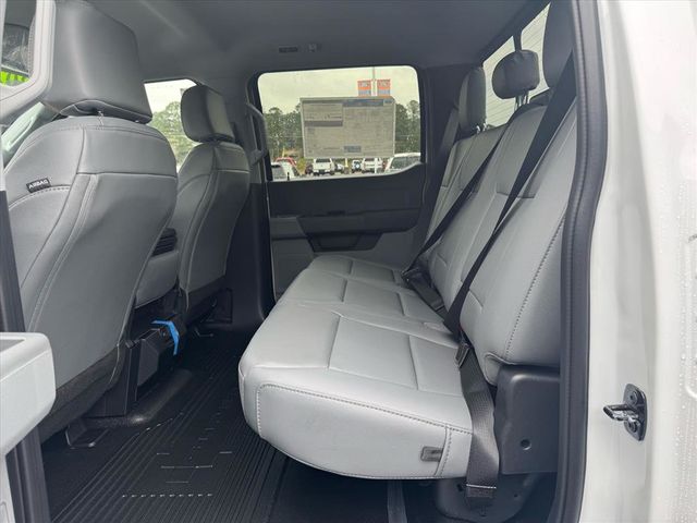 2026 Ford Super Duty F-350 DRW Cab-Chassis  - 22956775 - 26