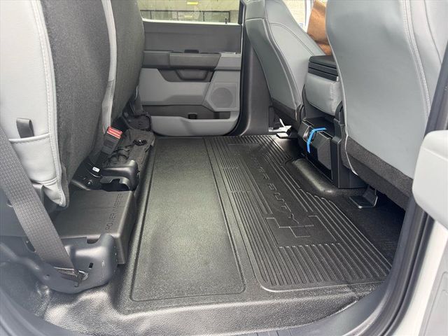 2026 Ford Super Duty F-350 DRW Cab-Chassis  - 22956775 - 29