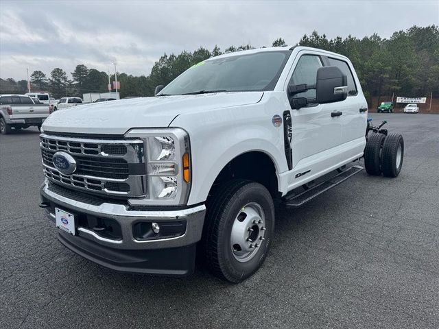 2026 Ford Super Duty F-350 DRW Cab-Chassis  - 22956775 - 3