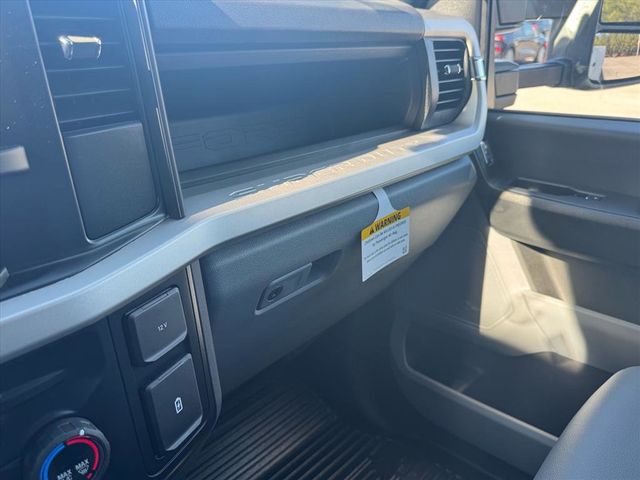 2026 Ford Super Duty F-350 DRW Cab-Chassis  - 22968641 - 33