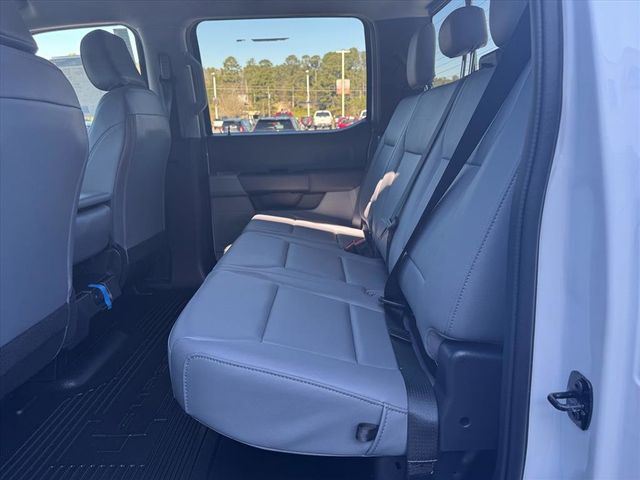 2026 Ford Super Duty F-350 DRW Cab-Chassis  - 22968641 - 35