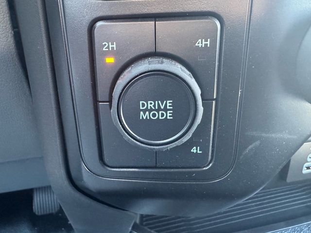 2026 Ford Super Duty F-350 DRW Cab-Chassis XL 4WD Crew Cab 179" WB 60" CA - 22928906 - 25