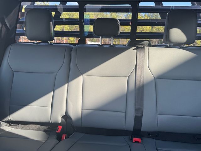 2026 Ford Super Duty F-350 DRW Cab-Chassis XL 4WD Crew Cab 179" WB 60" CA - 22928906 - 27