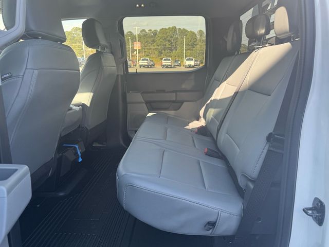 2026 Ford Super Duty F-350 DRW Cab-Chassis XL 4WD Crew Cab 179" WB 60" CA - 22928906 - 28