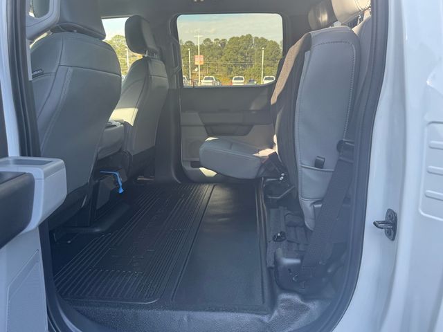 2026 Ford Super Duty F-350 DRW Cab-Chassis XL 4WD Crew Cab 179" WB 60" CA - 22928906 - 29