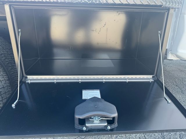 2026 Ford Super Duty F-350 DRW Cab-Chassis XL 4WD Crew Cab 179" WB 60" CA - 22928906 - 33