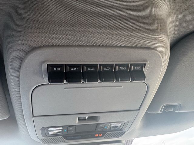 2026 Ford Super Duty F-350 DRW Cab-Chassis XL 4WD Crew Cab 179" WB 60" CA - 22928906 - 36