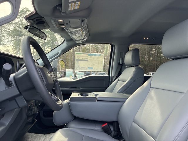 2026 Ford Super Duty F-350 DRW Cab-Chassis XL 4WD Crew Cab 179" WB 60" CA - 22938670 - 24