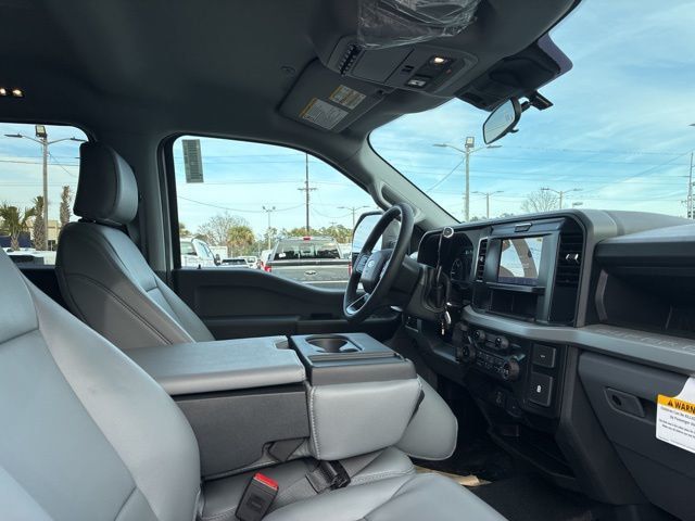 2026 Ford Super Duty F-350 DRW Cab-Chassis XL 4WD Crew Cab 179" WB 60" CA - 22938670 - 26