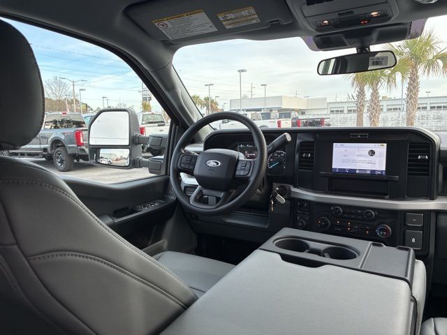 2026 Ford Super Duty F-350 DRW Cab-Chassis XL 4WD Crew Cab 179" WB 60" CA - 22938670 - 28