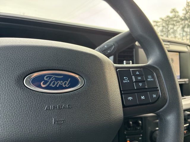 2026 Ford Super Duty F-350 DRW Cab-Chassis XL 4WD Crew Cab 179" WB 60" CA - 22938670 - 31