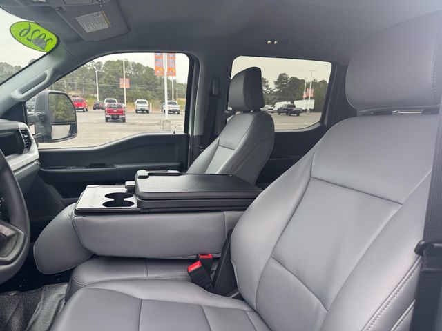 2026 Ford Super Duty F-450 DRW Cab-Chassis  - 22944464 - 23