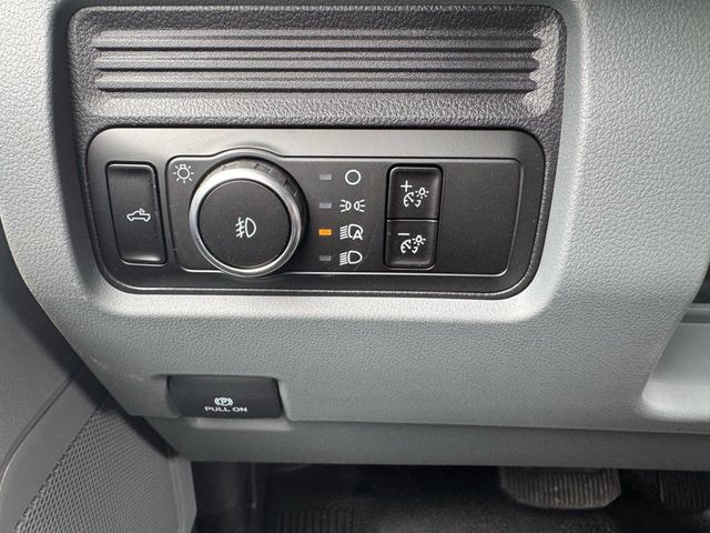 2026 Ford Super Duty F-450 DRW Cab-Chassis  - 22944464 - 31