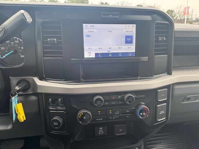 2026 Ford Super Duty F-450 DRW Cab-Chassis  - 22944464 - 32