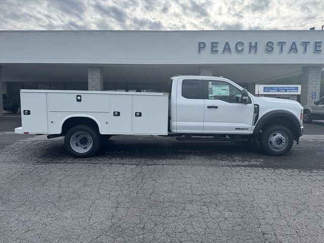 2026 Ford Super Duty F-450 DRW Cab-Chassis  - 22968598 - 0