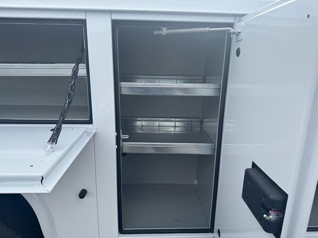 2026 Ford Super Duty F-450 DRW Cab-Chassis  - 22968598 - 10