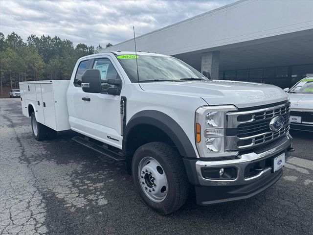 2026 Ford Super Duty F-450 DRW Cab-Chassis  - 22968598 - 1