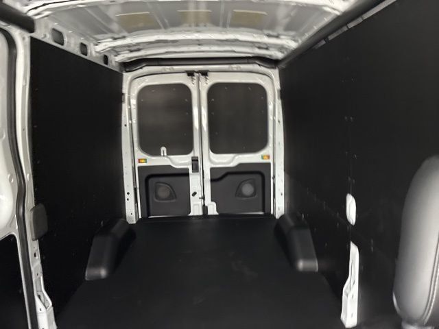 2026 Ford Transit Cargo Van T-250 148" Med Rf 9150 GVWR RWD - 22943335 - 32