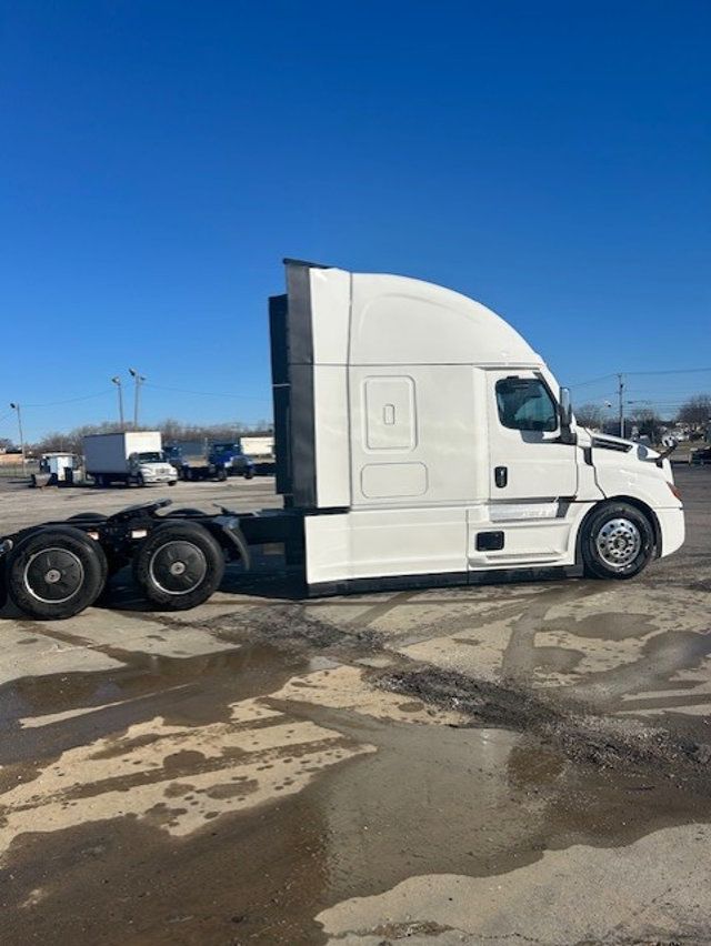 2026 Freightliner PT126SLP 2026 FREIGHTLINER CASCADIA SLEEPER - 22997431 - 2