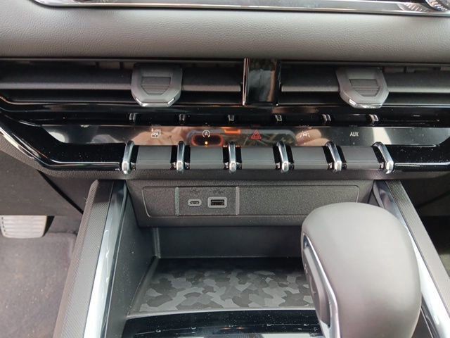 2026 GMC Canyon Elevation - 23077728 - 16