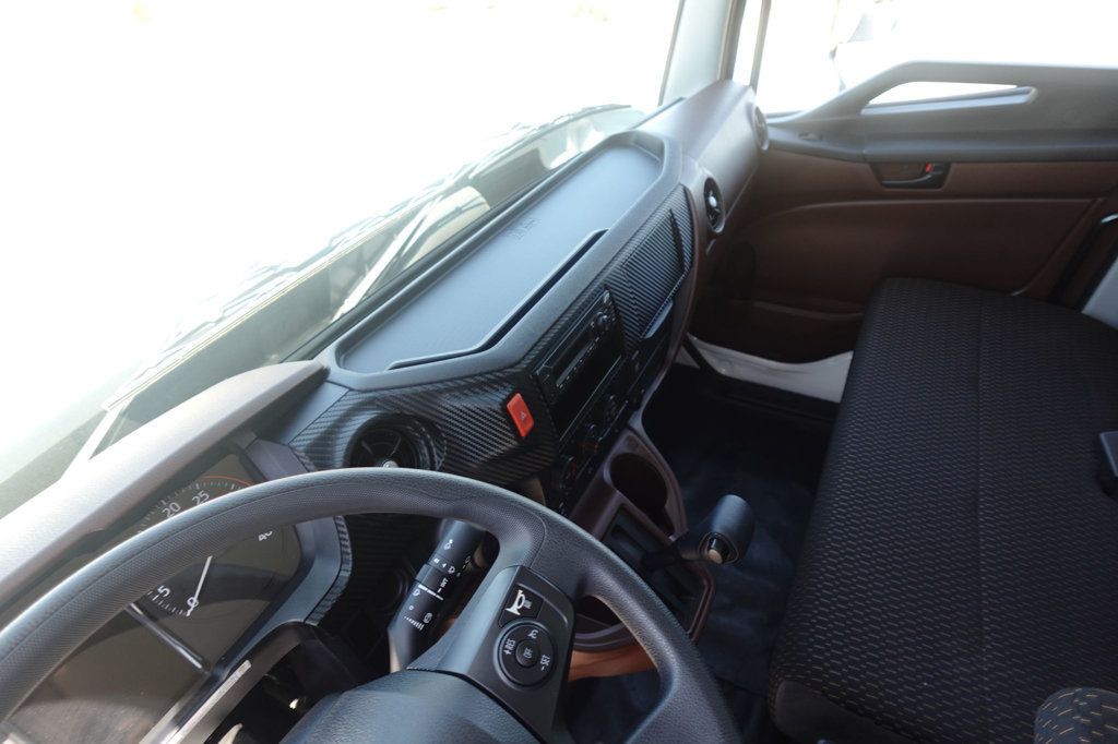 2026 HINO L6 (26ft Box with Lift Gate) - 22869023 - 55