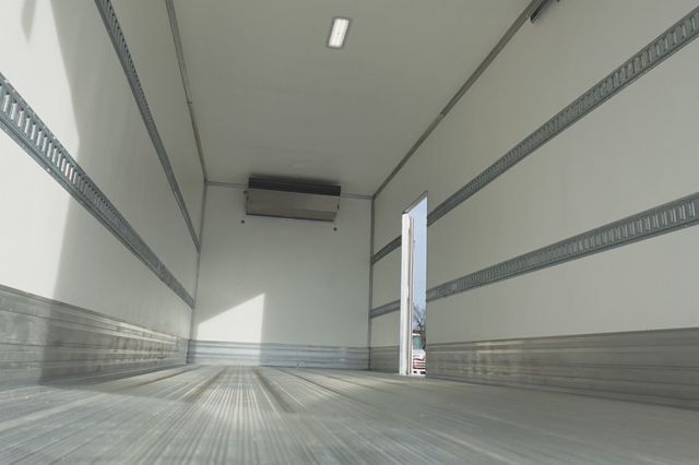 2026 HINO L6 (26ft Reefer Truck w/ ICC Bumper) - 23004623 - 13