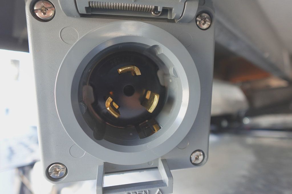 2026 HINO L6 (26ft Reefer Truck w/ ICC Bumper) - 23004641 - 55