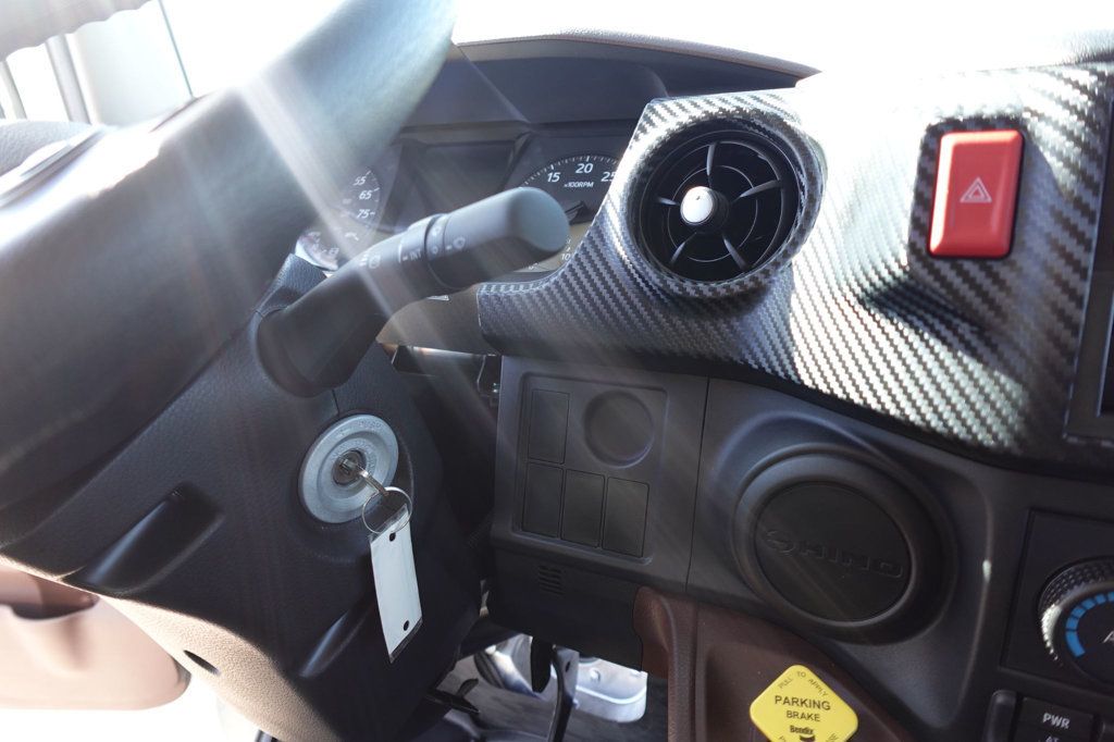 2026 HINO L6 - Extended Cab (26ft Box with Lift Gate) - 22828729 - 51