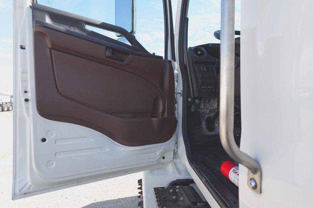 2026 HINO L6 - Extended Cab (26ft Box w/ Lift Gate) - 22940978 - 19