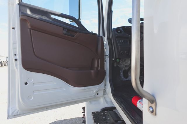 2026 HINO L6 - Extended Cab (26ft Box w/ Lift Gate) - 22940978 - 19