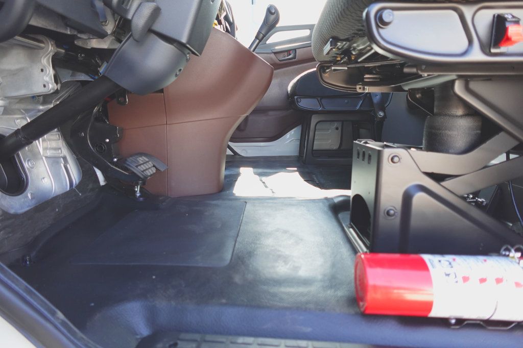 2026 HINO L6 - Extended Cab (26ft Box w/ Lift Gate) - 22940978 - 21