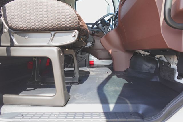 2026 HINO L6 - Extended Cab (26ft Box w/ Lift Gate) - 22940978 - 22