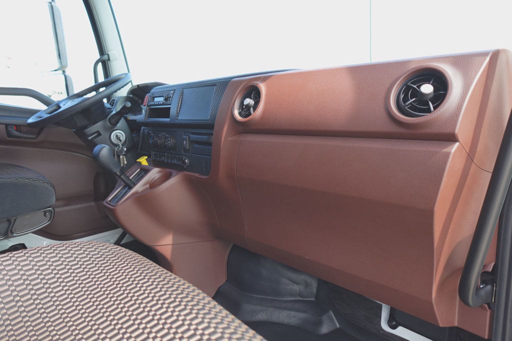 2026 HINO L6 - Extended Cab (26ft Box w/ Lift Gate) - 22940978 - 39