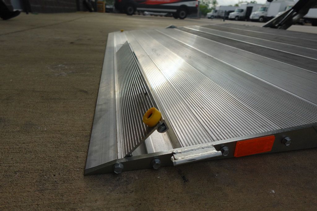 2026 HINO L6AA (26ft Box Truck w/ Lift Gate) - 23006190 - 26