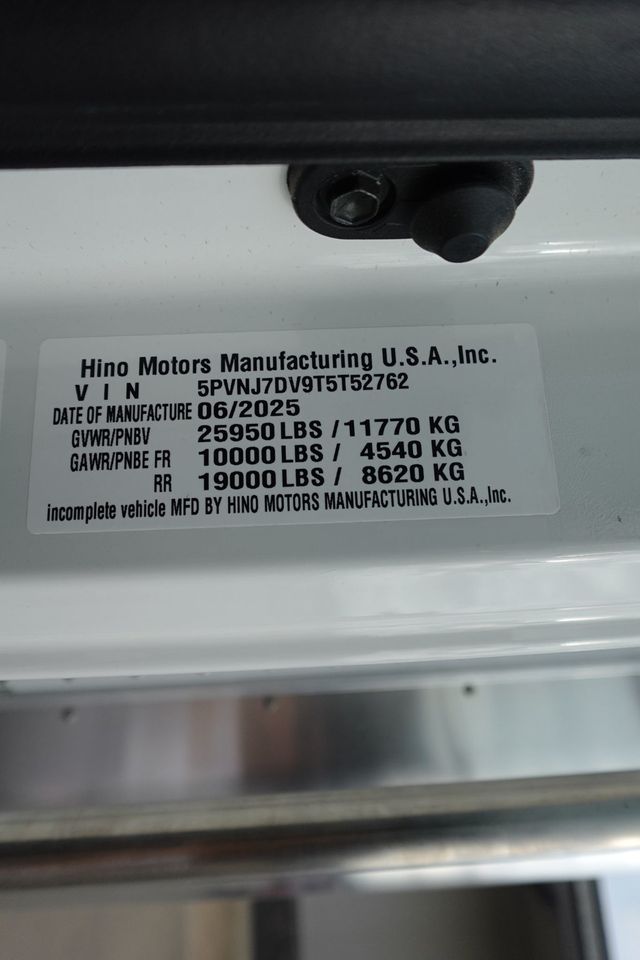 2026 HINO L6AA (26ft Box Truck w/ Lift Gate) - 23006190 - 70