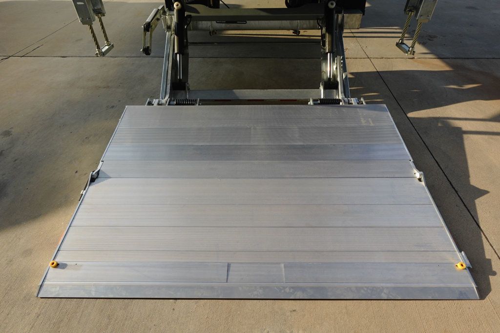 2026 HINO L6AA (26ft Box Truck w/ Lift Gate) - 23006192 - 24