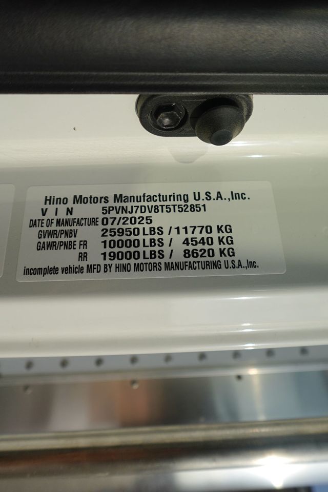 2026 HINO L6AA (26ft Box Truck w/ Lift Gate) - 23006192 - 72