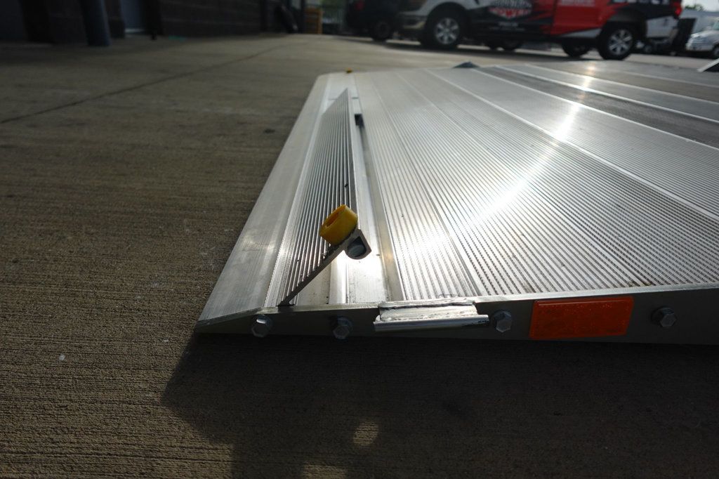 2026 HINO L6AA (26ft Box Truck w/ Lift Gate) - 23006193 - 25