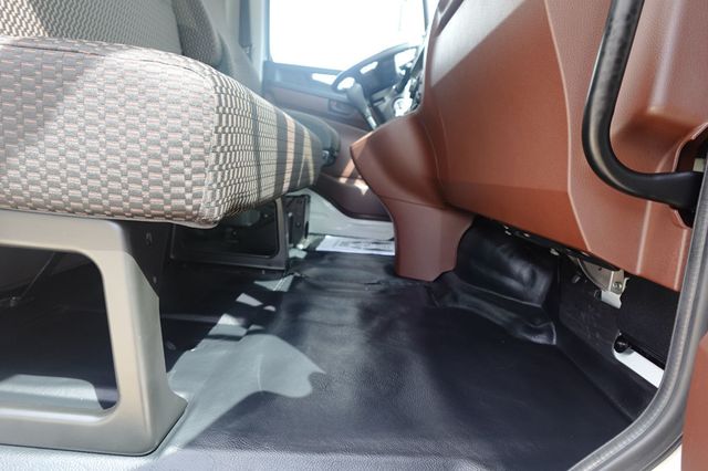 2026 HINO L6AA (26ft Box with Lift Gate) - 23009743 - 57