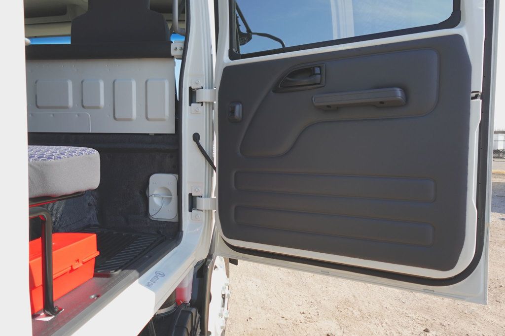 2026 Isuzu NPR HD (19ft Landscape Truck with Split Ramps) - 22948560 - 23