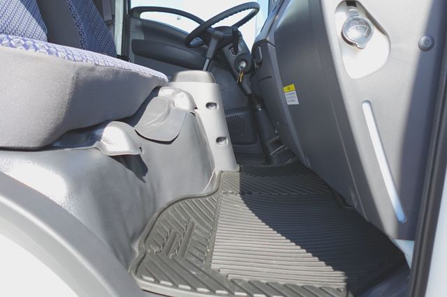 2026 Isuzu NPR HD (19ft Landscape Truck with Split Ramps) - 22948560 - 28