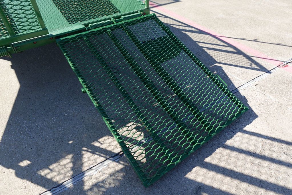 2026 Isuzu NPR HD (19ft Landscape w/ Ramps) - 22944772 - 25