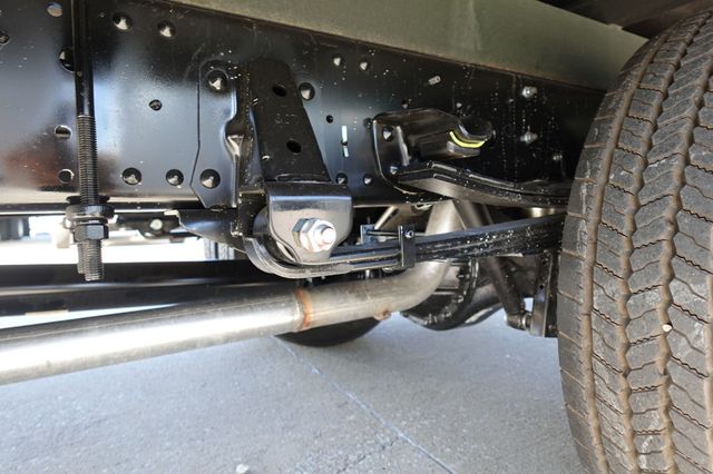 2026 Isuzu NPR HD (19ft Landscape w/ Ramps) - 22944772 - 40