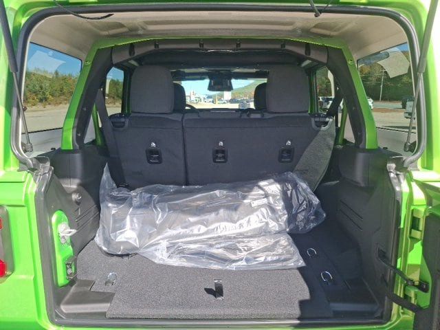 2026 Jeep Wrangler 4-DOOR SAHARA - 23076953 - 18