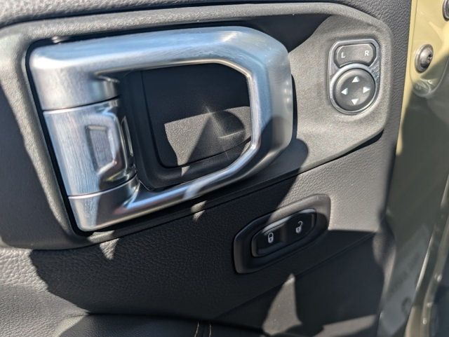 2026 Jeep Wrangler Sahara 4 Door 4x4 - 22987229 - 11