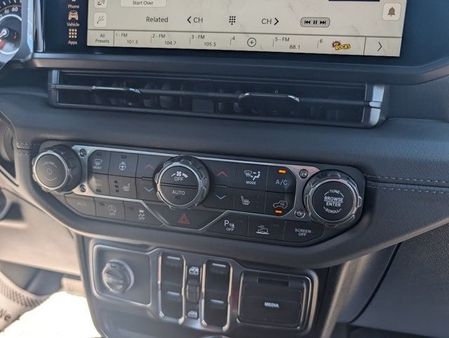 2026 Jeep Wrangler Sahara 4 Door 4x4 - 22987229 - 19