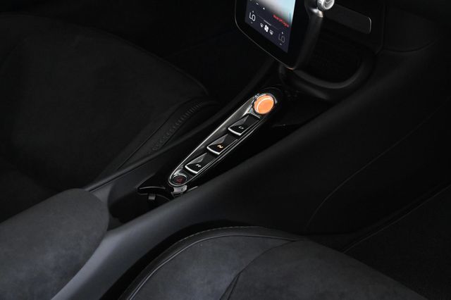 2026 McLaren Artura  - 22920775 - 24